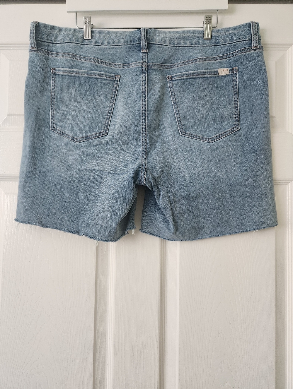 7 For All Mankind Light Blue Denim Bermuda Short - Women's 18 - Picture 5 of 6